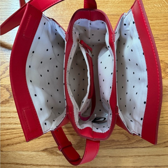 Macy’s On 34th brand red handbag - Picture 6 of 8